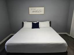 2 King Beds Near Airport - The Silver Hideaway