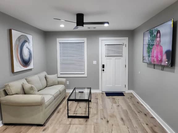 Modern Home 3 Bedroom 3 Baths & EV Charger