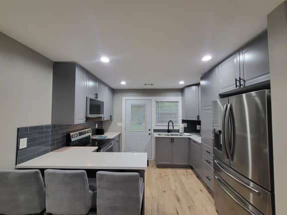 Modern Home 3 Bedroom 3 Baths & EV Charger