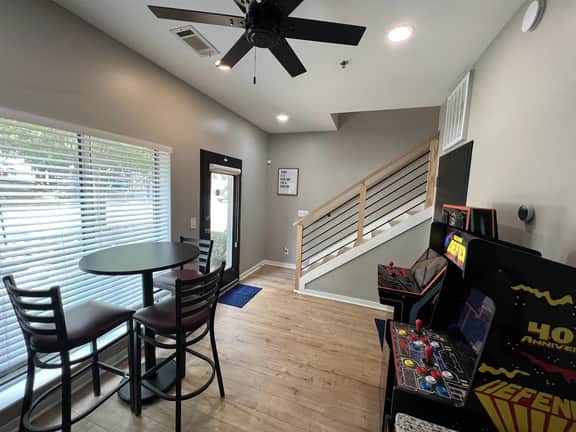 Walkable Benz Stadium+Gated+Private Rooftop+Private Garage
