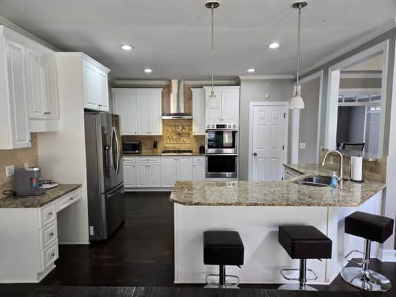 Near LakePoint! Spacious 3-Story Retreat